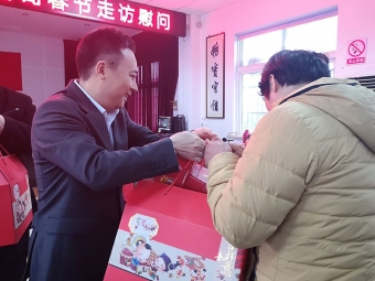 鼠年新春慰問(wèn)兩村困難家庭